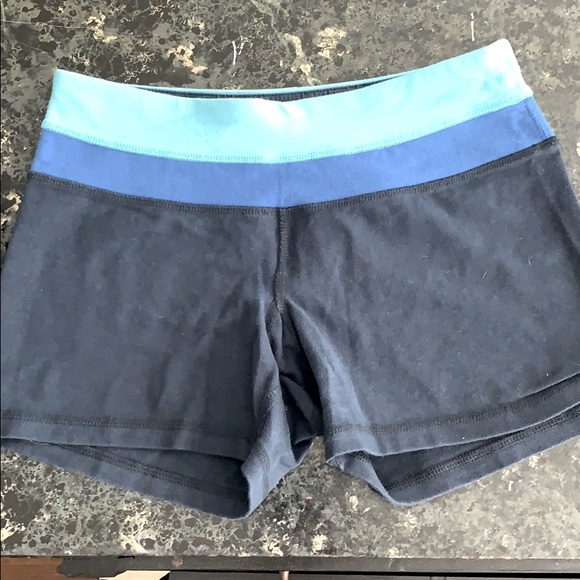 Tri color blue yoga shorts - Picture 1 of 3